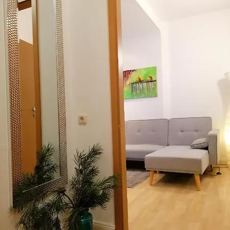 شقة Schoene Wohnung, Zwei Schlafzimmer, Zentrumsnah, Erdgeschoss In *