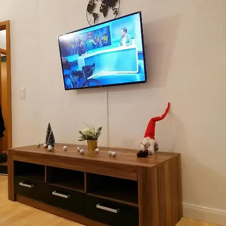 Schöne Wohnung, Zwei Schlafzimmer, Zentrumsnah, Erdgeschoss In *