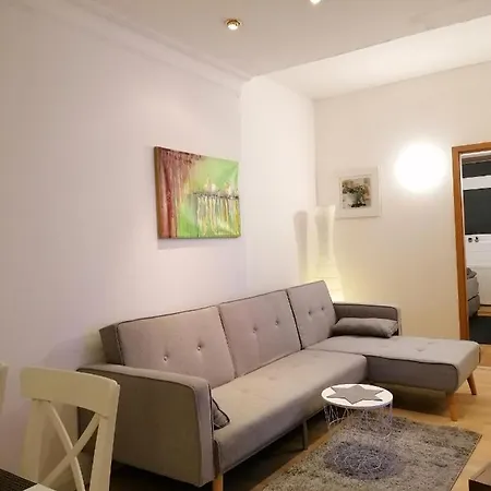 Schoene Wohnung, Zwei Schlafzimmer, Zentrumsnah, Erdgeschoss In جرايفسفالد